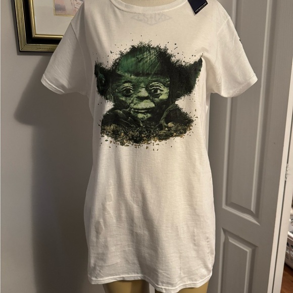 Star Wars Yoda NWT Graphic Tee - ptp 18” length 28” - Picture 1 of 5